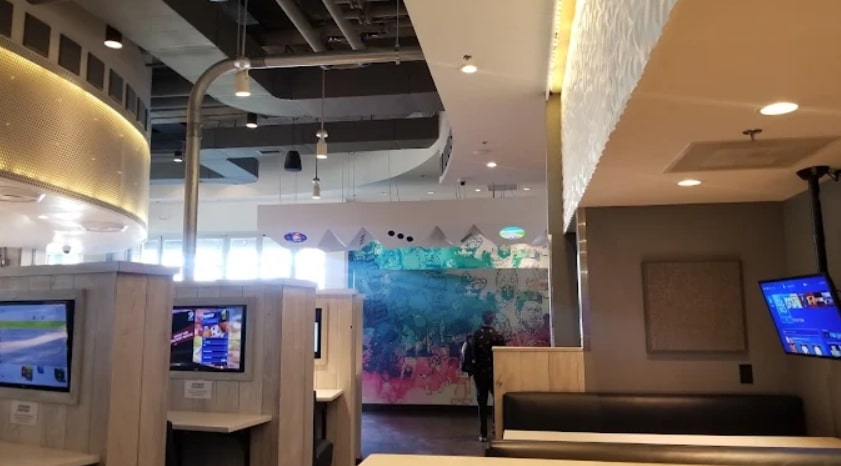 Gaming booths with individual screens at Nerdvana cafe